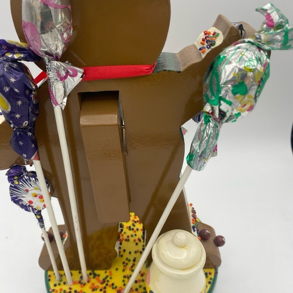 Nanette Hilton Christmas Gingerbread Man Nutcracker 11.25" sprinkles & Lollipops - Picture 15 of 16